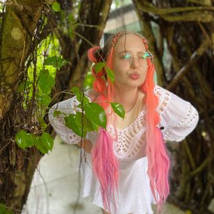 Model - JacyWin blonde