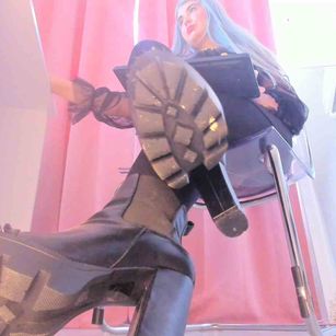 Model - Cruel Siren Findom