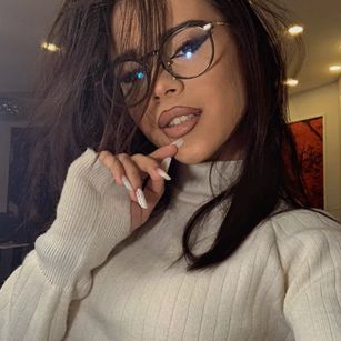 Model - ValentynaBianchi petite