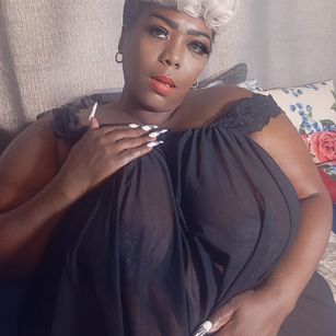 Model - SexyBustyWendy bigass