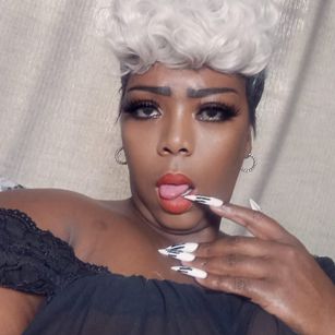 Model - SexyBustyWendy BBW