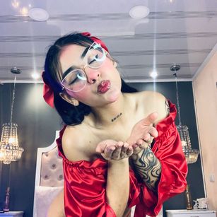 Model - Violet Blaze deepthroat