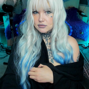 Model - Hannah hairy