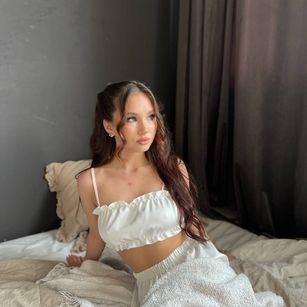 Model - Emilia bigboobs