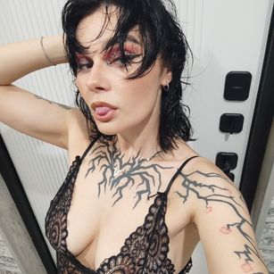 Model - Intrigue feet