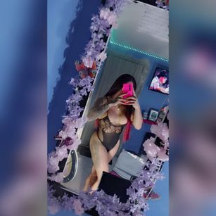 Model - SKARLETH10INCHES bdsm