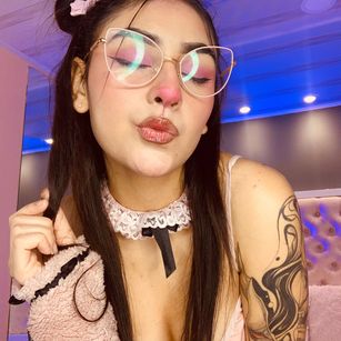 Model - Violet Blaze pussy