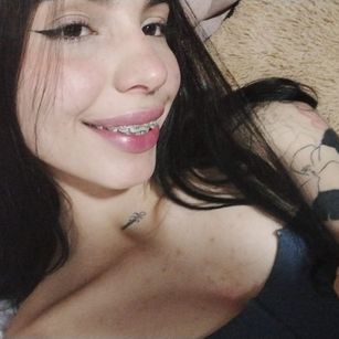 Model - Dani frost Outdoorgames