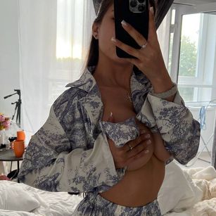 Model - Emilia footjob