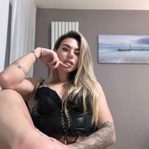 Model - MissFit feet