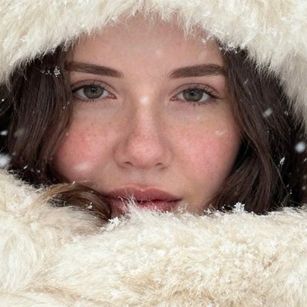 Model - Emeralda bigboobs