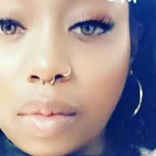 Model - Olivia Gates curvy