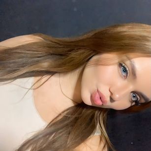 Model - Dhanna Mont blondie