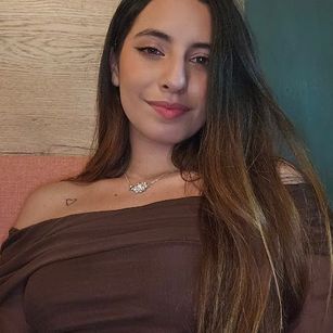 Model - Megan thomson oilshow