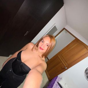 Model - Susana Bloom dildo