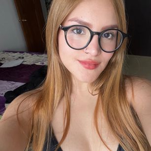 Model - Susana Bloom pussy