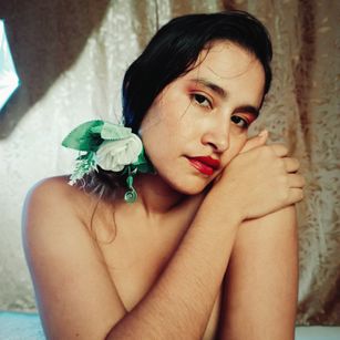 Model - amelie_cam wailing