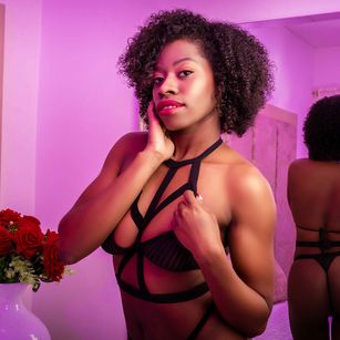 Model - NalaRoux fetish