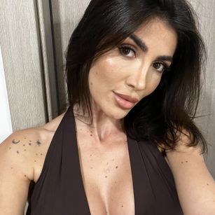 Model - Amelie Knight cuckold