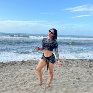 Model - Lucky Alexa fingering