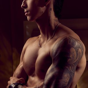 Model - OliverBennet LATINO