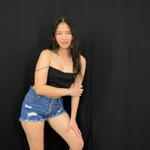 Model - Lizzie petite