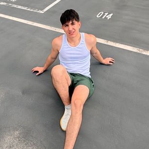 Model - Bayron bigballs