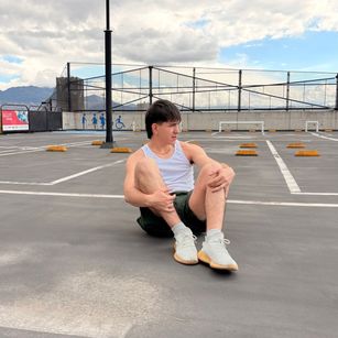 Model - Bayron hairy