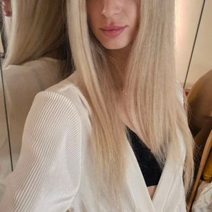 Model - Skinnylady tightass