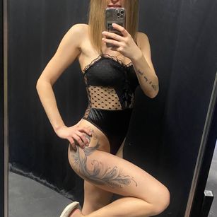 Model - BellaLi skinny