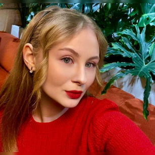 Model - ladyred18 Blonde