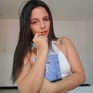 Model - Gaby Queens feet