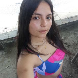 Model - Gaby Queens feet