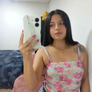 Model - Gaby Queens feet