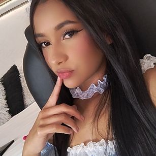 Model - Lucy Owens joi