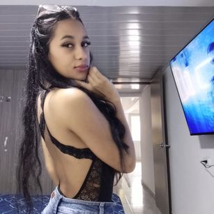 Model - Lucy Owens cei