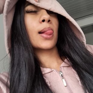 Model - Lucy Owens blowjob