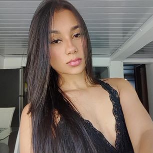 Model - Lucy Owens cute