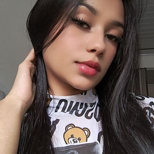 Model - Lucy Owens joi