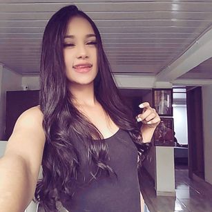 Model - Lucy Owens sexy