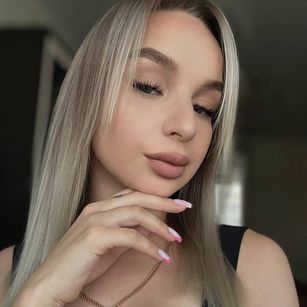 Model - KatrinKatana masturbation