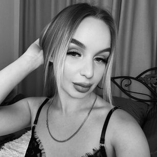 Model - KatrinKatana oilshow