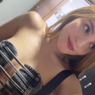 Model - Susana Bloom bigass