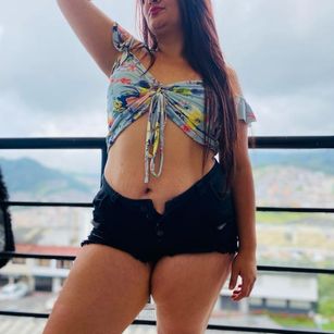 Model - Victoria Guzman feetjob