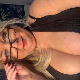 Model - DD-DUCHESS-UK bignipples