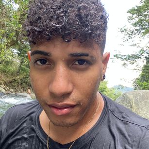 Model - Yoxi Manuel cum