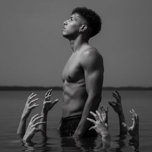 Model - Yoxi Manuel leche