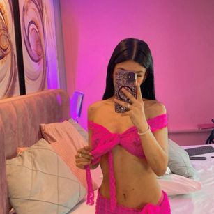 Model - VioletGrace petite