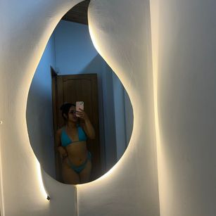 Model - MelanieRoah feet