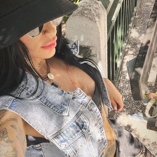 Model - ANDREE_BLOSSOM feet